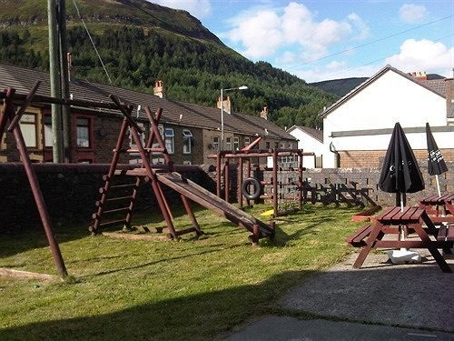 Отель The Hendrewen Treorchy Экстерьер фото